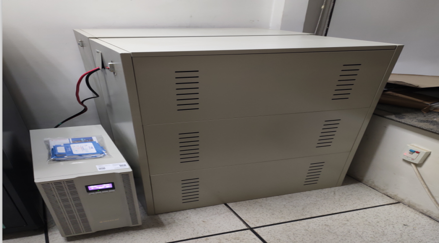 中國科學(xué)院某研究所會(huì )議室機房UPS電源蓄電池安裝調試